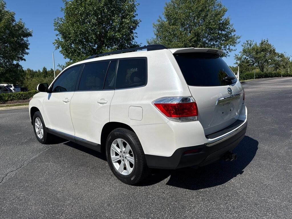 Used 2013 Toyota Highlander Plus V6 SUV