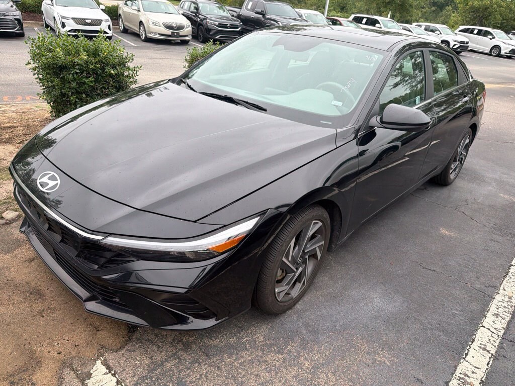 Used 2025 Hyundai Elantra SEL Convenience Sedan