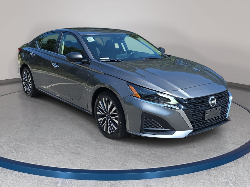 Used 2025 Nissan Altima SV Sedan