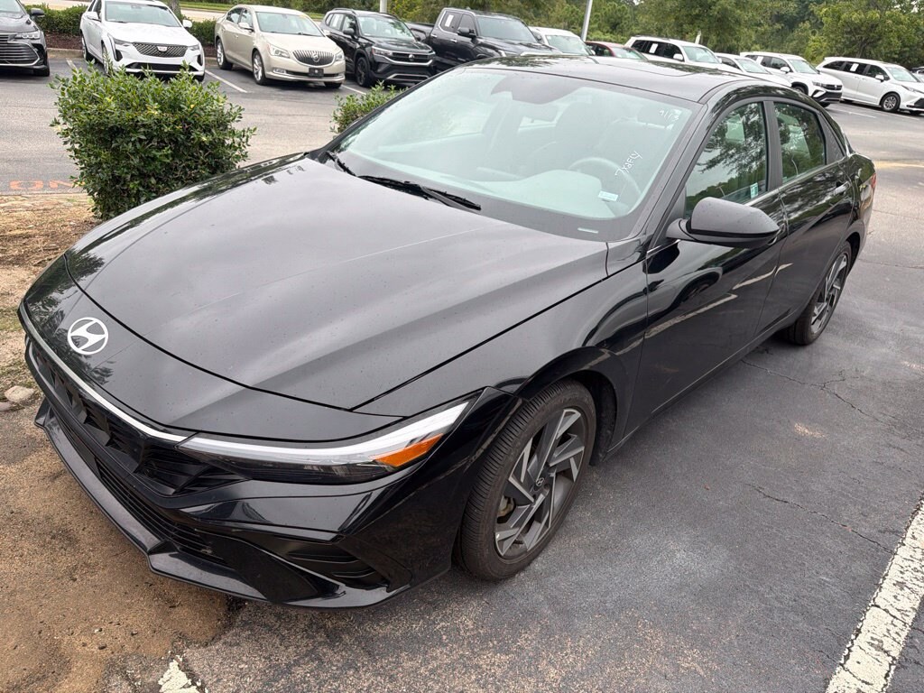 Used 2025 Hyundai Elantra SEL Convenience Sedan