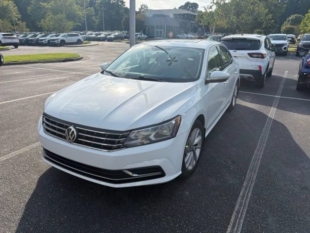 Used 2018 Volkswagen Passat 2.0T SE Sedan