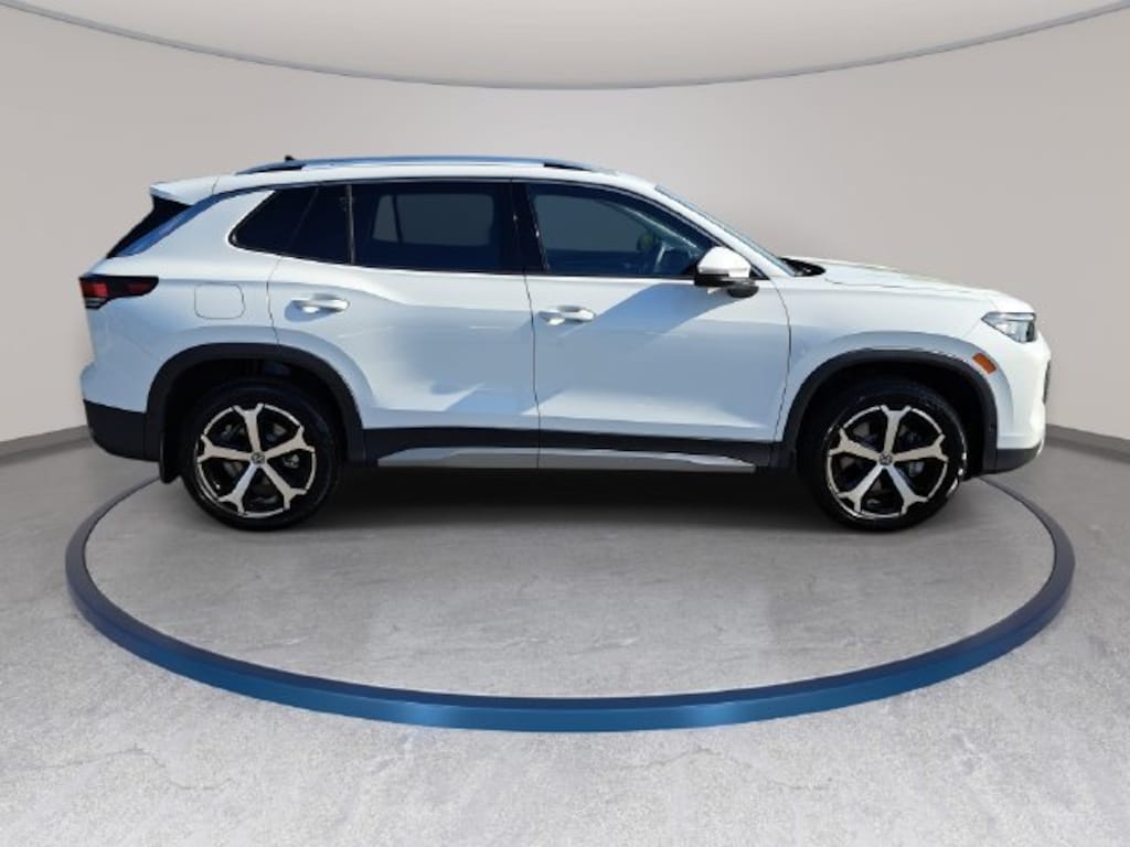 New 2026 Volkswagen Tiguan SE SUV