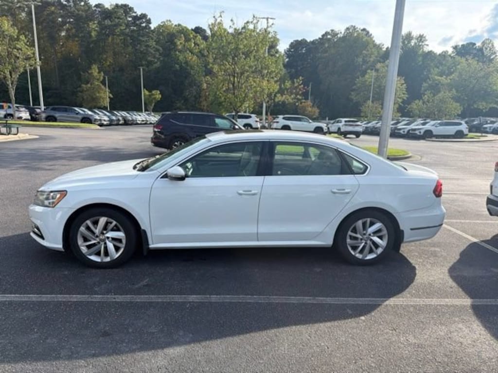 Used 2018 Volkswagen Passat 2.0T SE Sedan
