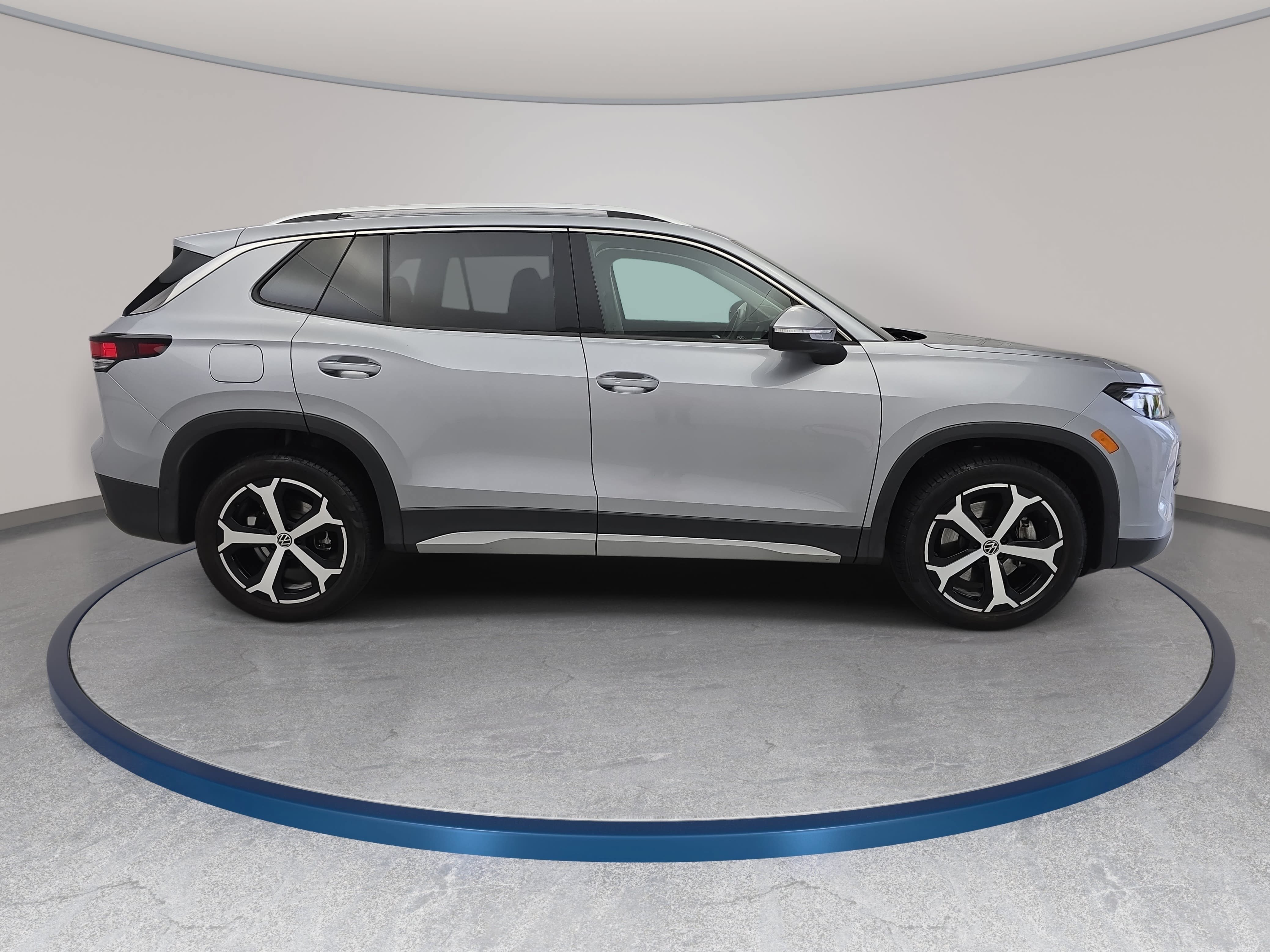Used 2025 Volkswagen Tiguan SE 2.0T SE 4MOTION