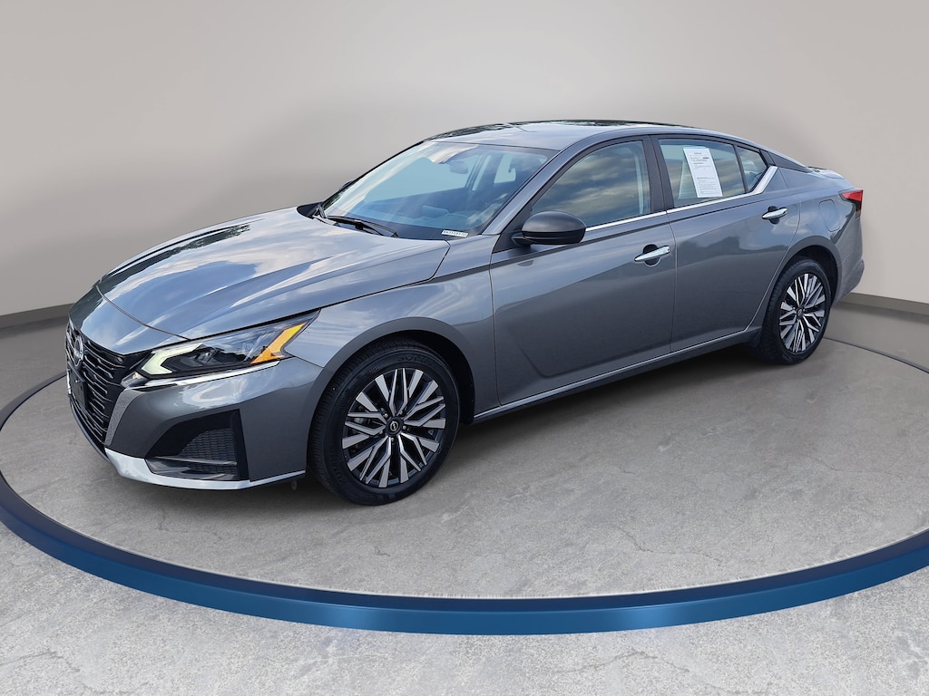 Used 2025 Nissan Altima SV Sedan