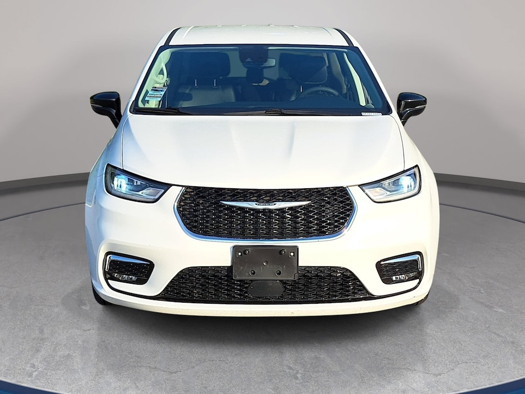Used 2024 Chrysler Pacifica Plug-In Hybrid Select Van Passenger Van