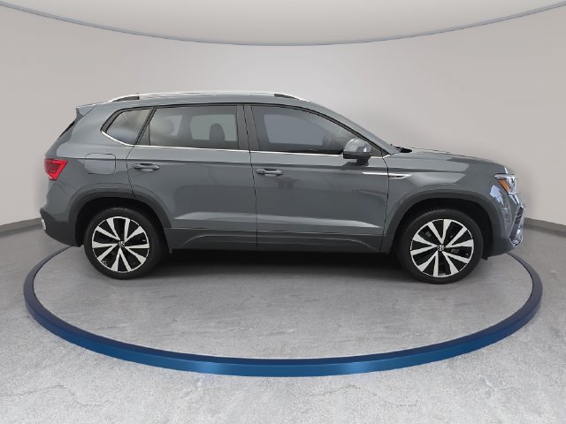 Used 2022 Volkswagen Taos SE SE FWD
