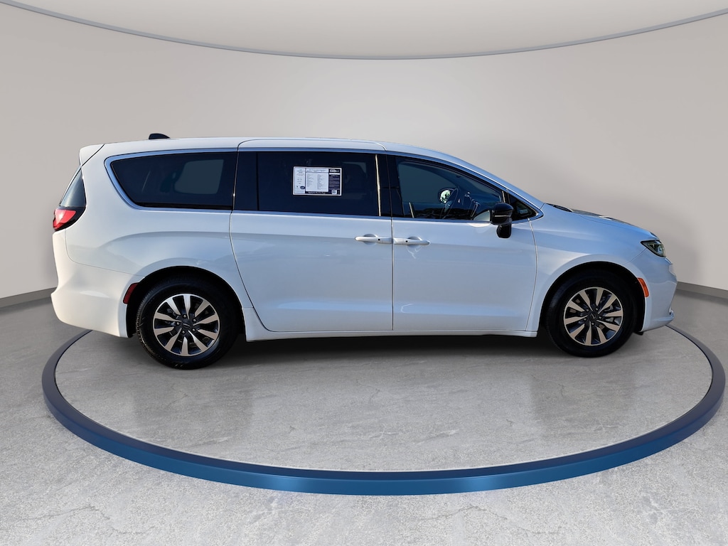 Used 2024 Chrysler Pacifica Plug-In Hybrid Select Van Passenger Van