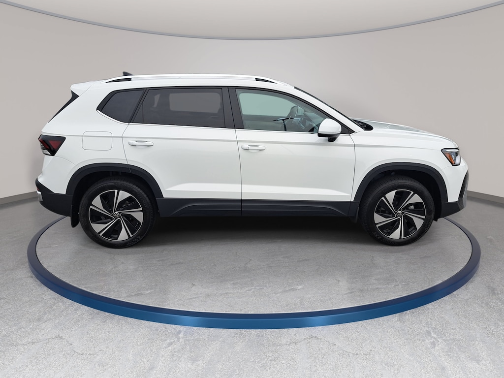 New 2026 Volkswagen Taos SE SE 4MOTION