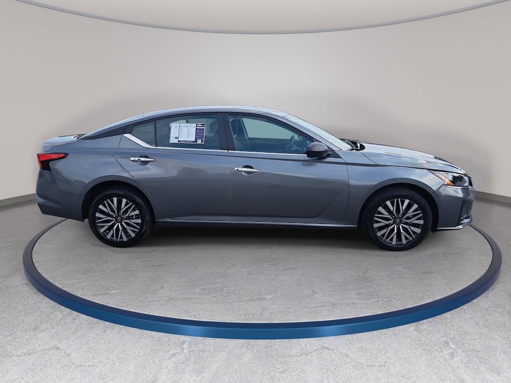 Used 2025 Nissan Altima SV Sedan