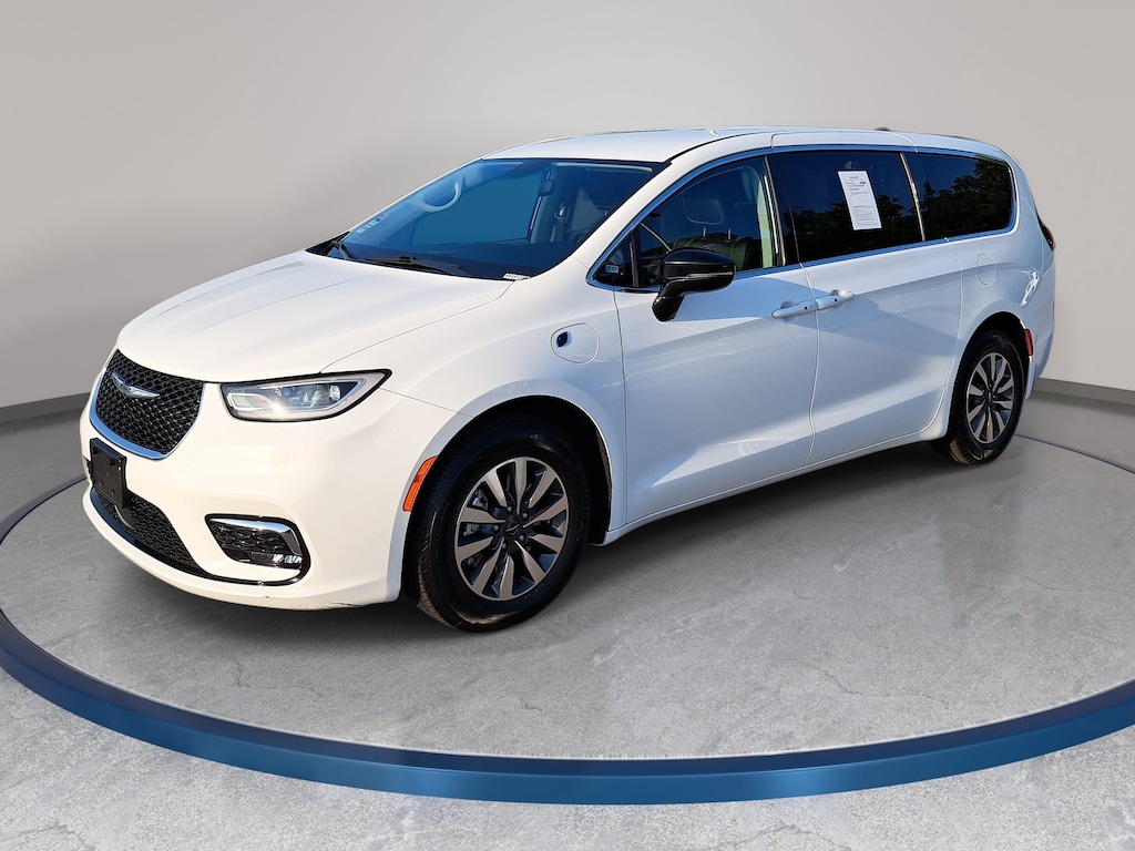 Used 2024 Chrysler Pacifica Plug-In Hybrid Select Van Passenger Van
