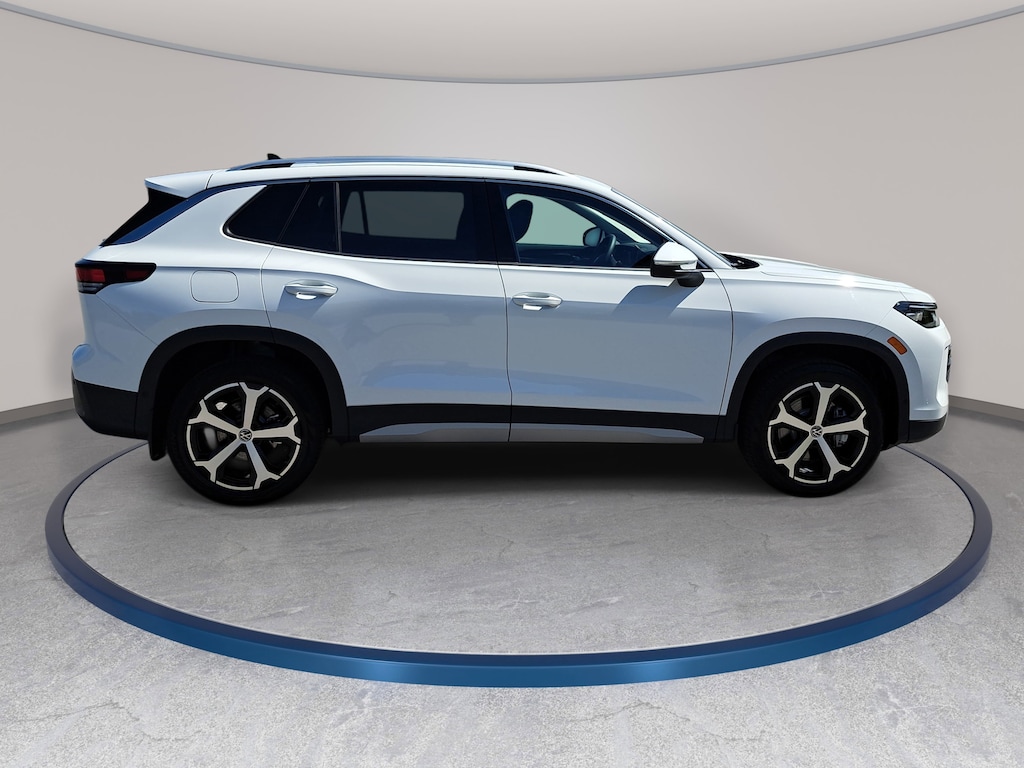 New 2026 Volkswagen Tiguan SE SUV