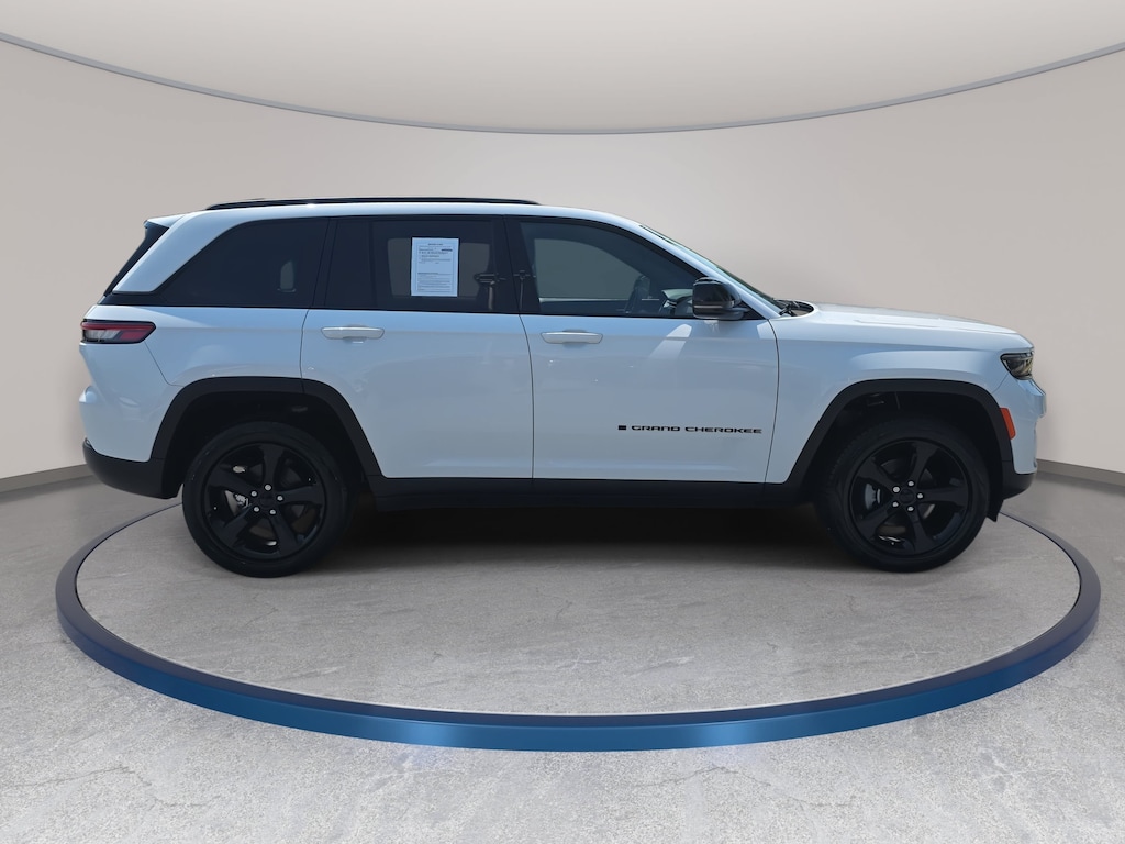 Used 2023 Jeep Grand Cherokee Altitude SUV