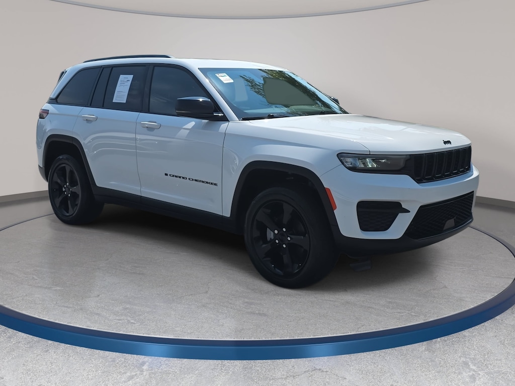 Used 2023 Jeep Grand Cherokee Altitude SUV
