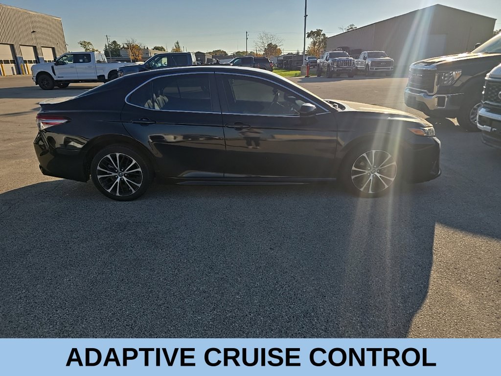 Used 2020 Toyota Camry SE FWD Sedan