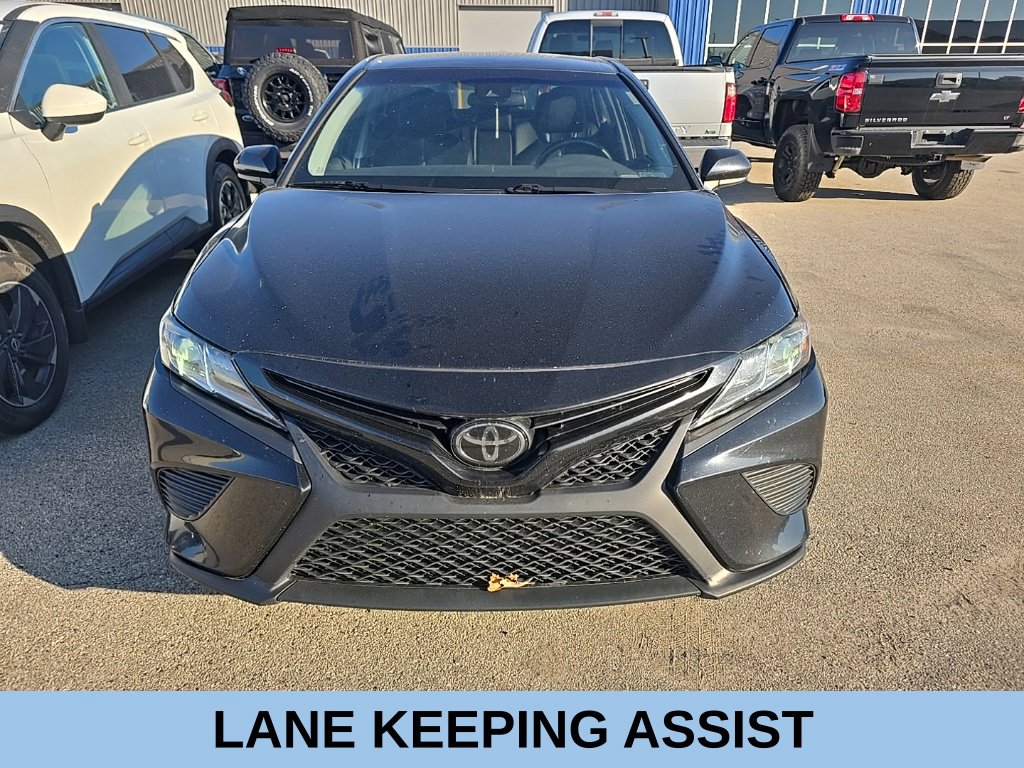 Used 2020 Toyota Camry SE FWD Sedan