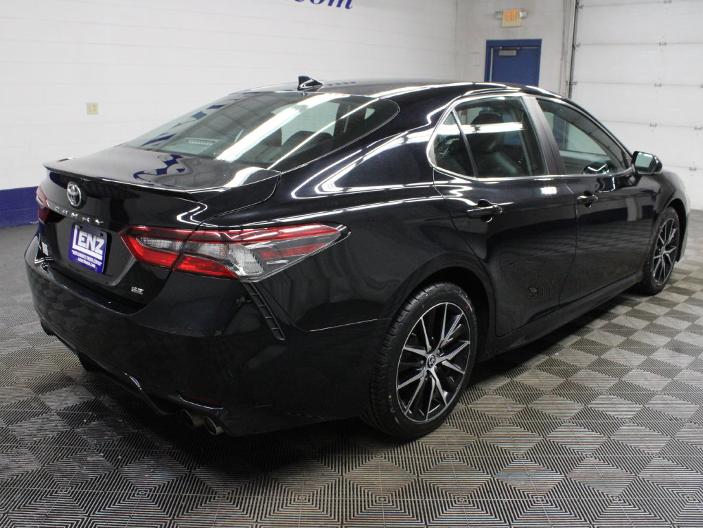 Used 2022 Toyota Camry SE FWD Sedan