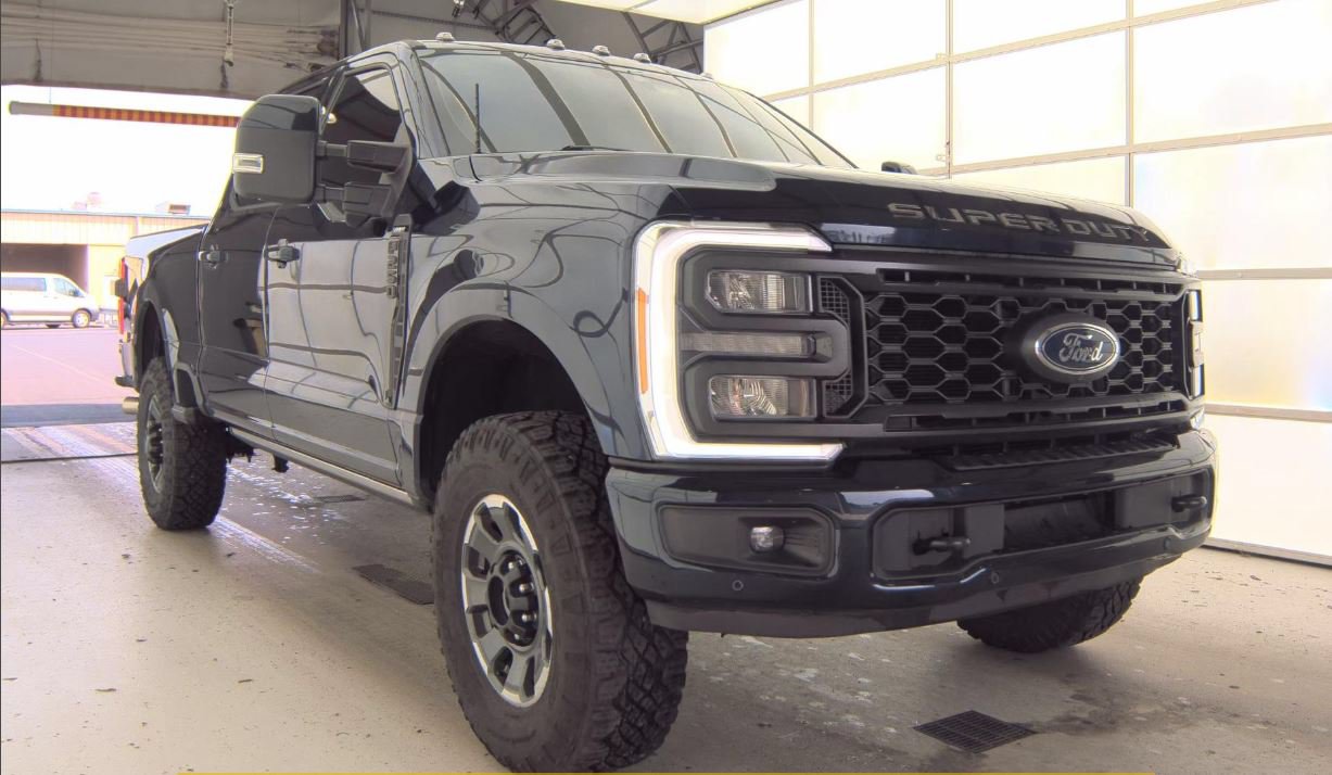 Used 2023 Ford Super Duty F-250 SRW LARIAT LARIAT 4WD Crew Cab 6.75 Box