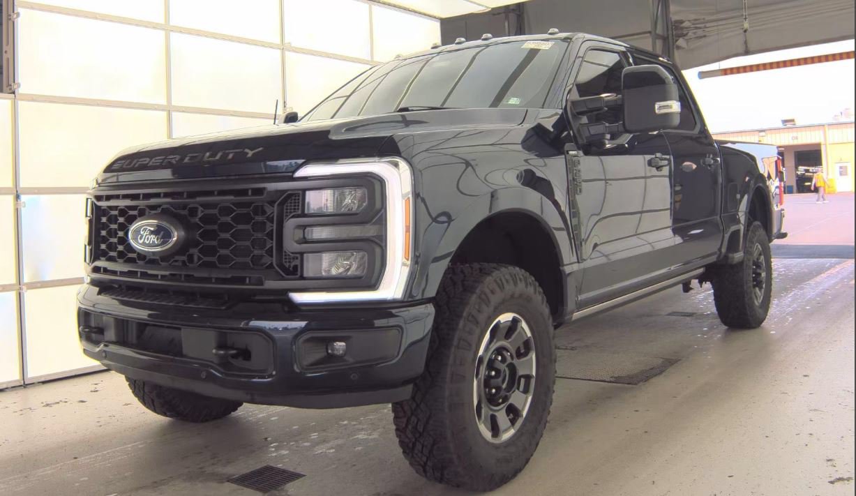 Used 2023 Ford Super Duty F-250 SRW LARIAT LARIAT 4WD Crew Cab 6.75 Box