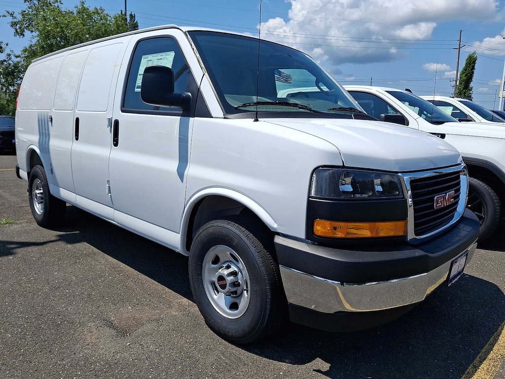 New 2026 GMC Savana Cargo Van RWD 2500 135