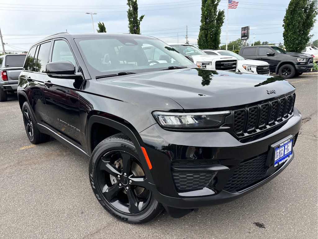 Used 2023 Jeep Grand Cherokee Altitude X 4x4