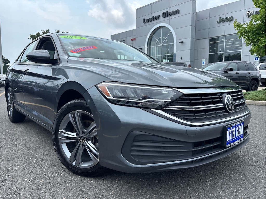 Used 2024 Volkswagen Jetta SE Sedan