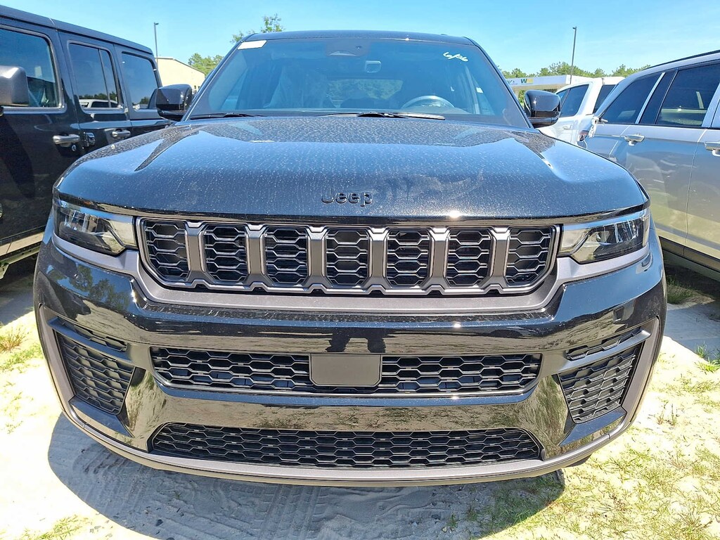 New 2026 Jeep Grand Cherokee Laredo Altitude Sport Utility