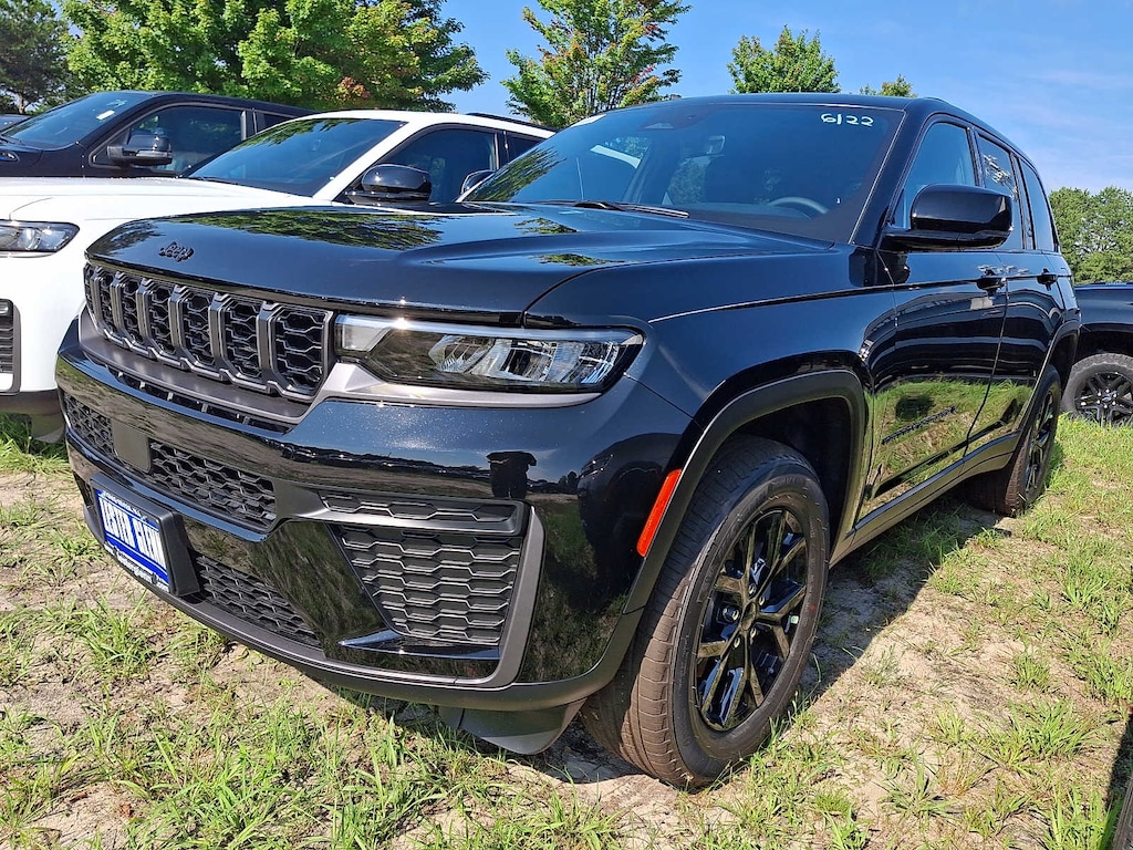 New 2026 Jeep Grand Cherokee Laredo Altitude Sport Utility
