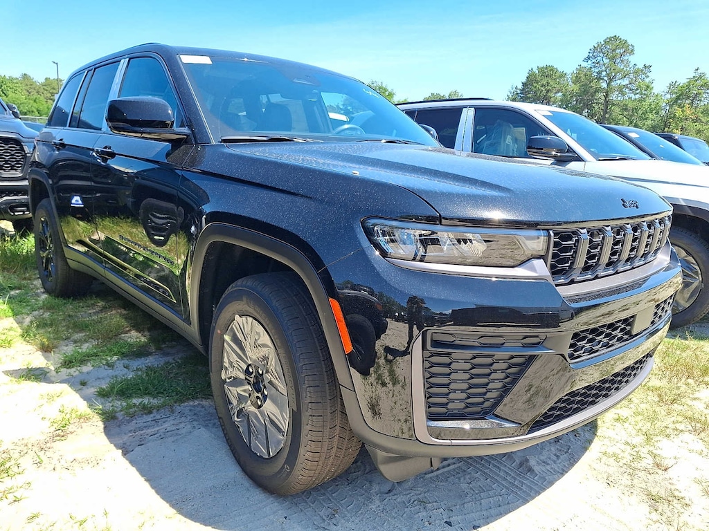 New 2026 Jeep Grand Cherokee Laredo Altitude Sport Utility