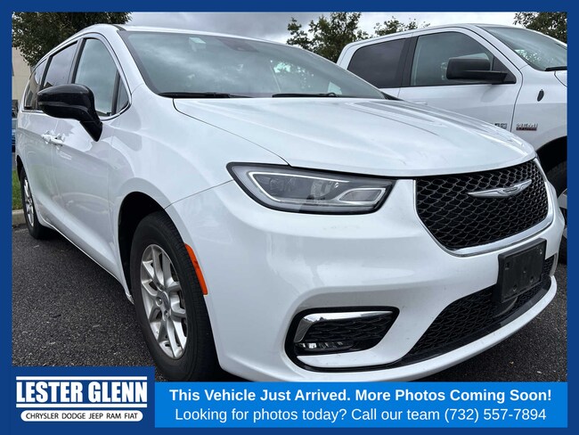 2025 Chrysler Pacifica Select Van Passenger Van