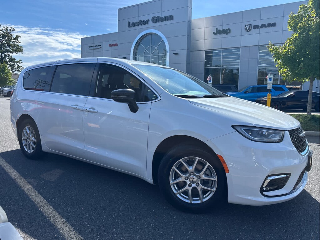 Certified 2025 Chrysler Pacifica Select Van Passenger Van