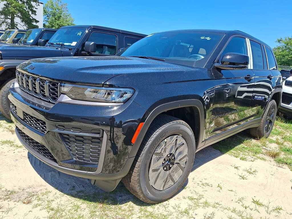 New 2026 Jeep Grand Cherokee Laredo Altitude Sport Utility
