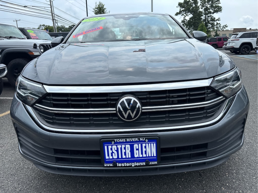 Used 2024 Volkswagen Jetta SE Sedan