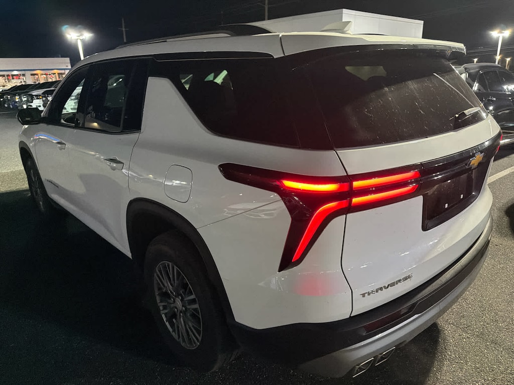 Used 2026 Chevrolet Traverse LT SUV