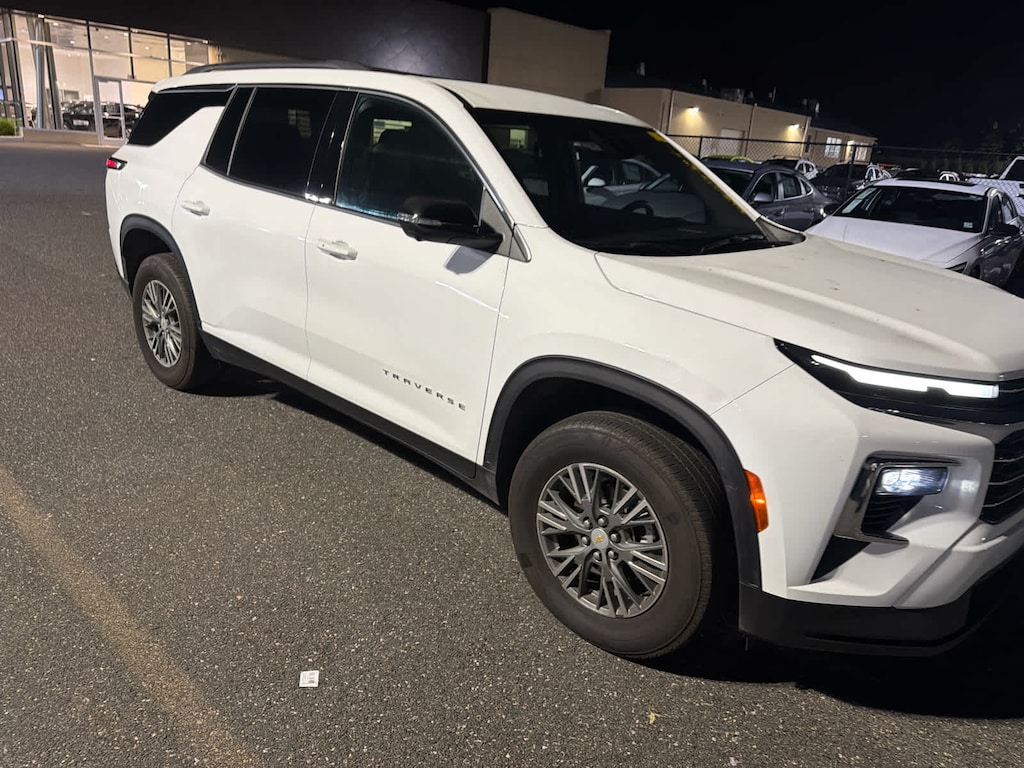 Used 2026 Chevrolet Traverse LT SUV