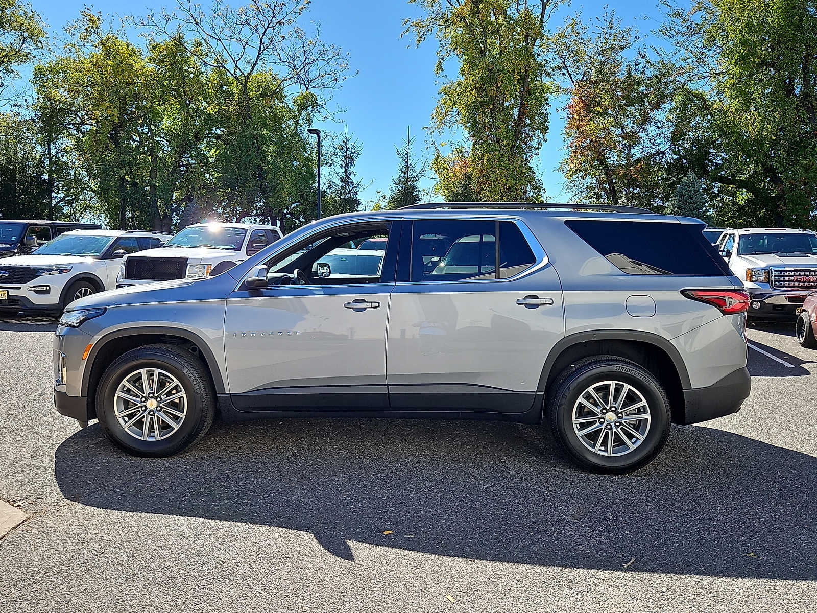 Used 2023 Chevrolet Traverse LT Cloth FWD