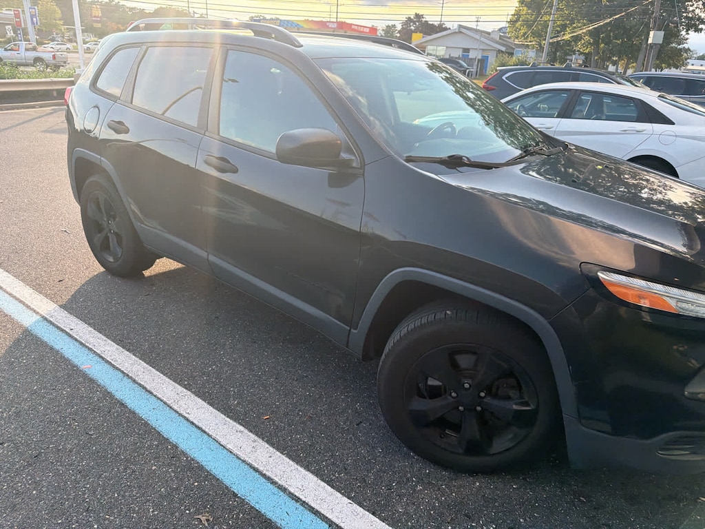Used 2016 Jeep Cherokee Sport SUV