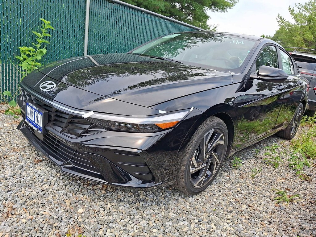 New 2026 Hyundai Elantra Limited Sedan