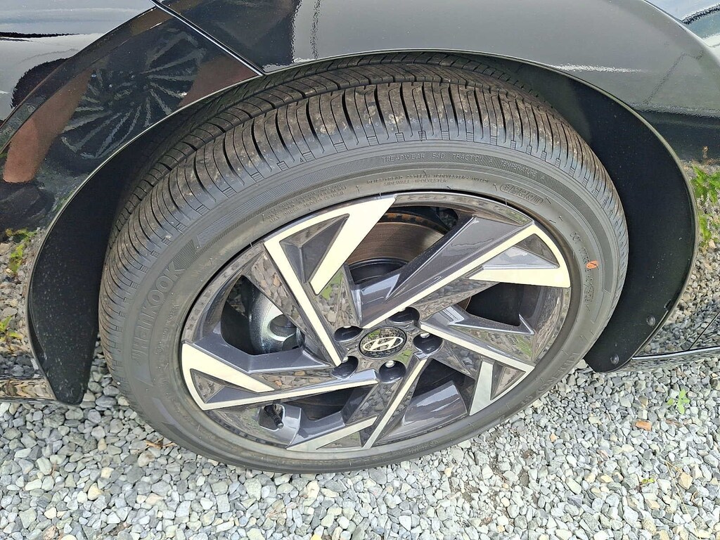 New 2026 Hyundai Elantra Limited Sedan