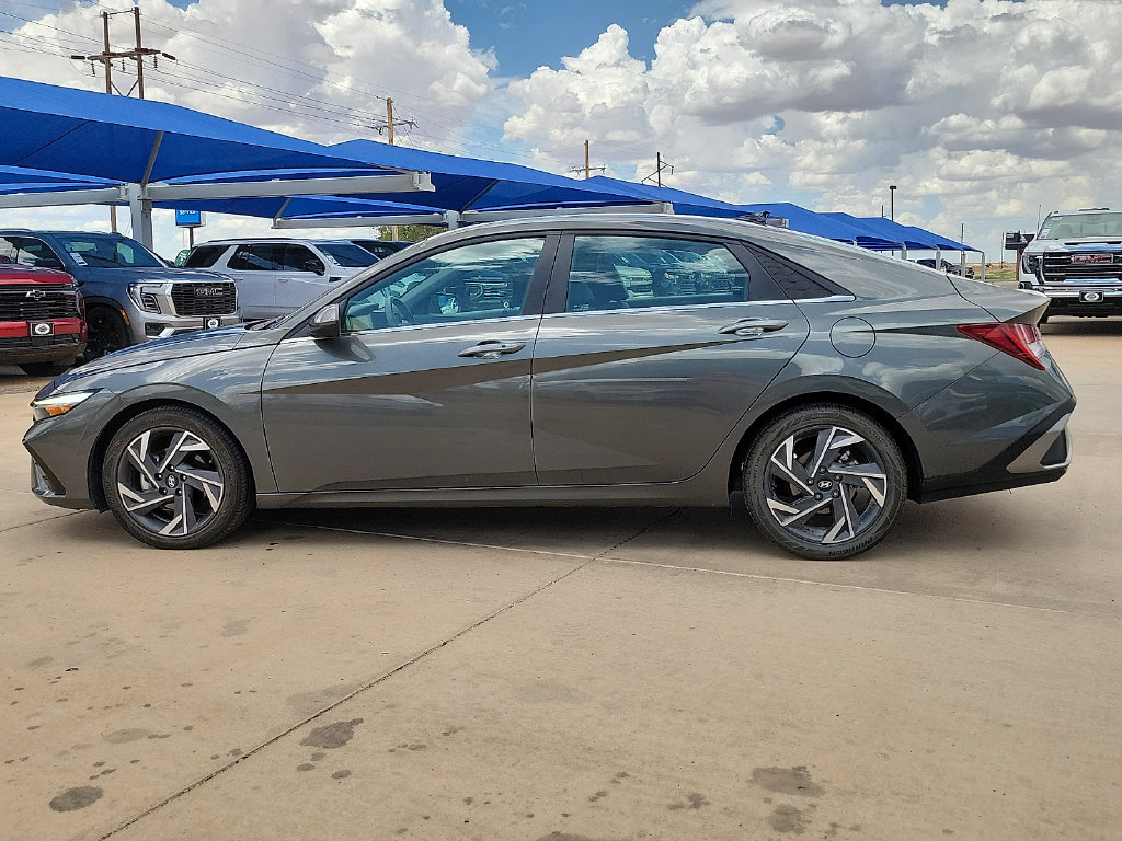 Used 2025 Hyundai Elantra SEL Convenience Sedan