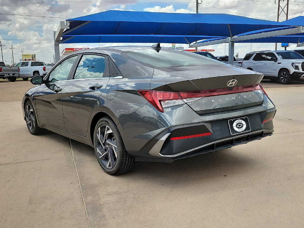 Used 2025 Hyundai Elantra SEL Convenience Sedan