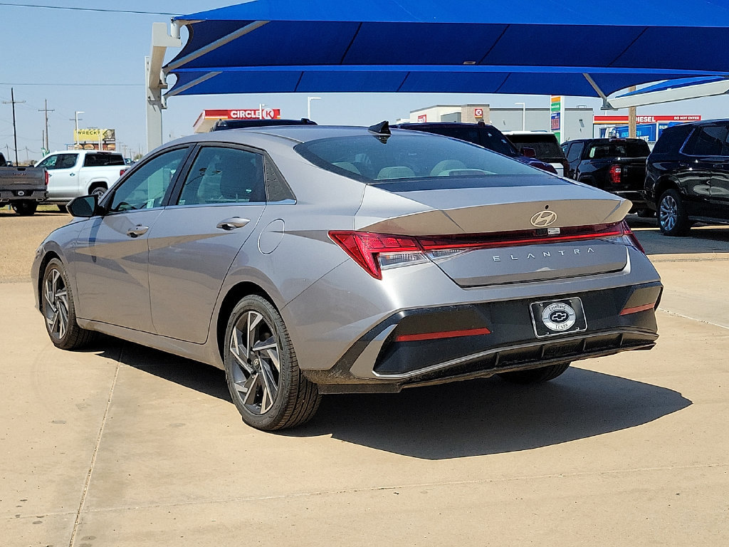Used 2025 Hyundai Elantra SEL Convenience Sedan
