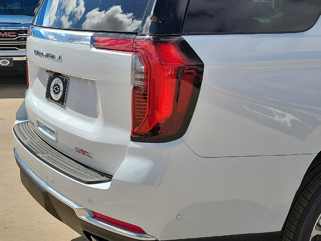 2026 GMC Yukon Denali - Photo 14