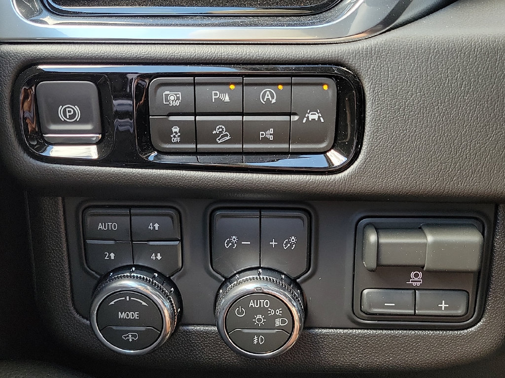 2026 GMC Yukon Denali - Photo 30