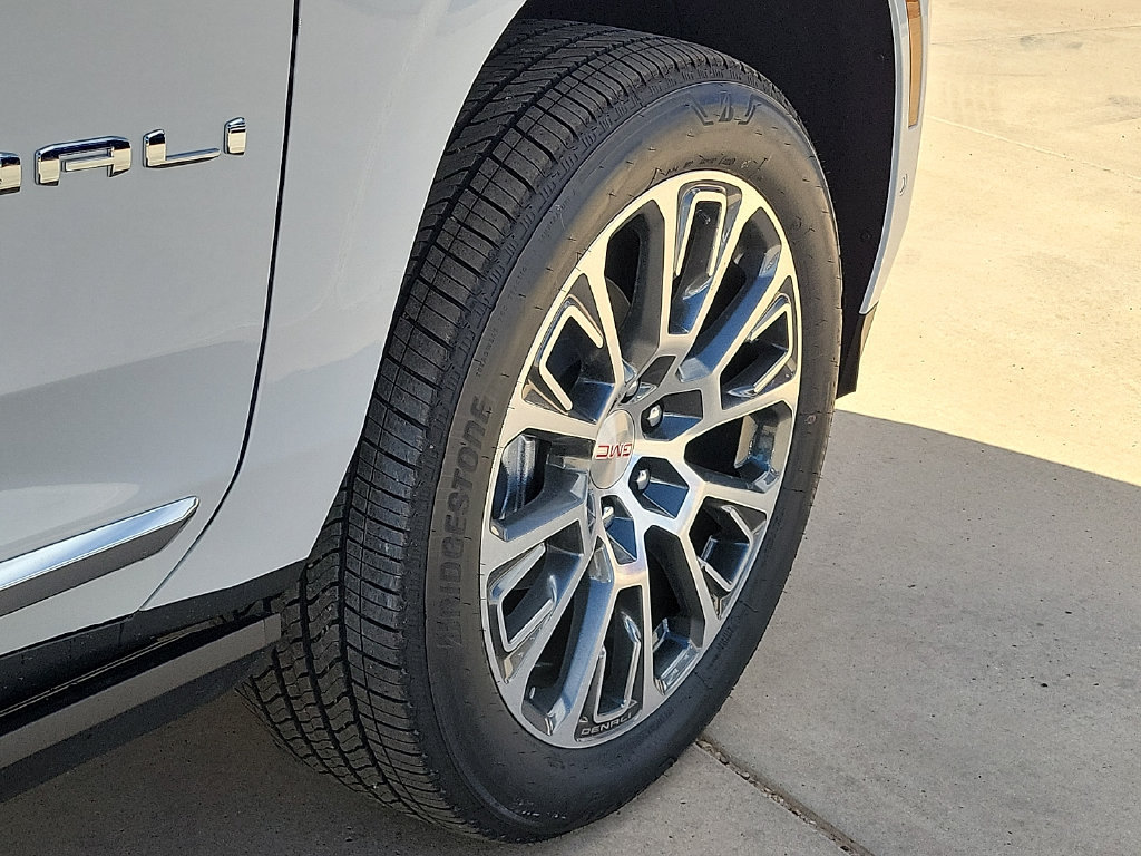 2026 GMC Yukon Denali - Photo 15