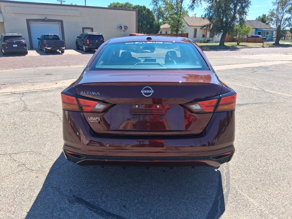 Used 2025 Nissan Altima SV Sedan
