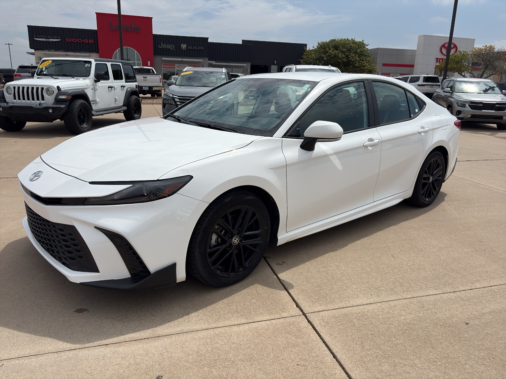 Used 2025 Toyota Camry Hybrid SE Sedan