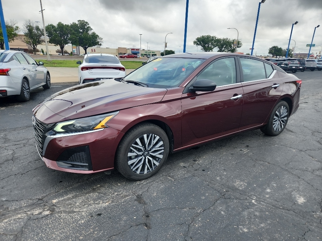 Used 2025 Nissan Altima SV Sedan