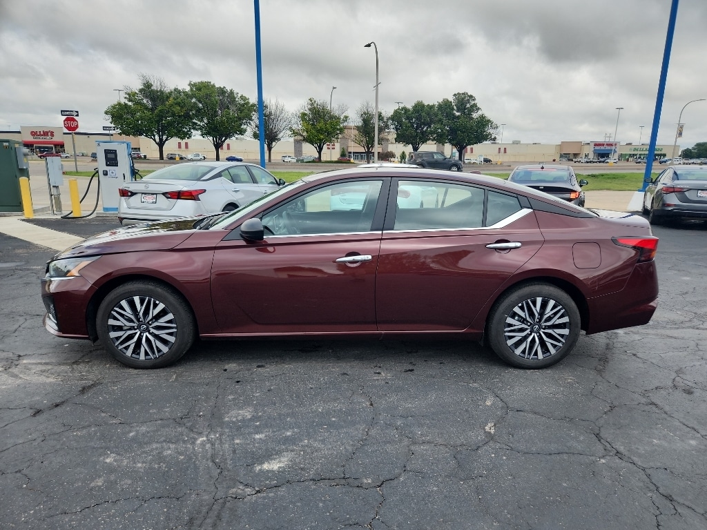 Used 2025 Nissan Altima SV Sedan