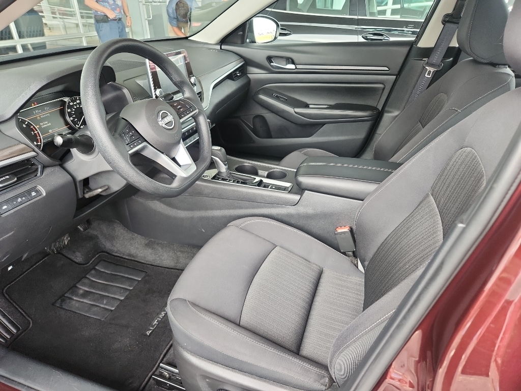 Used 2025 Nissan Altima SV Sedan